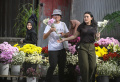 Pedagang Bunga Gelar Diskon Jelang Tahun Baru Imlek