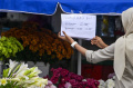 Pedagang Bunga Gelar Diskon Jelang Tahun Baru Imlek