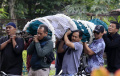 Pemakaman-Dokter-Tim-Persib-Rafi-Ghani-di-TPU-Sirnaraga_20241224_203754.jpg