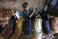 Pembuatan-Sepatu-dari-Kulit-Ceker-Ayam_20241218_085806.jpg
