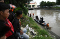 Pencarian-Orang-Tenggelam-di-Sungai-Jagir-Surabaya_20250130_181430.jpg