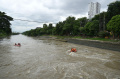 Pencarian-Orang-Tenggelam-di-Sungai-Jagir-Surabaya_20250130_181434.jpg