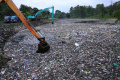 Pengerukan-Sampah-dari-Oxbow-Cicukang_20250304_121121.jpg