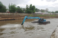 Pengerukan Sungai Ciliwung Jakarta