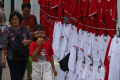 Penjual-Jersey-Timnas-Mewarnai-Laga-Indonesia-vs-Jepang_20241115_202046.jpg