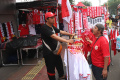 Penjual-Jersey-Timnas-Mewarnai-Laga-Indonesia-vs-Jepang_20241115_202050.jpg