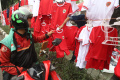 Penjual-Jersey-Timnas-Mewarnai-Laga-Indonesia-vs-Jepang_20241115_202102.jpg