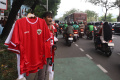 Penjual-Jersey-Timnas-Mewarnai-Laga-Indonesia-vs-Jepang_20241115_202112.jpg