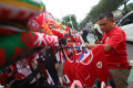 Penjual-Jersey-Timnas-Mewarnai-Laga-Indonesia-vs-Jepang_20241115_202114.jpg