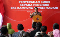 Penyerahan Kunci Hunian kepada Warga Eks Kampung Bayam