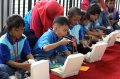 Peringati Hari Gizi LRT Jabodebek Bagikan Makanan Bergizi 