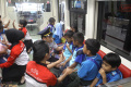 Peringati Hari Gizi LRT Jabodebek Bagikan Makanan Bergizi 