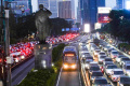 Potret Perjuangan Warga Pengguna Transportasi Umum Jakarta