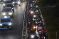 Potret Perjuangan Warga Pengguna Transportasi Umum Jakarta