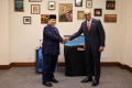 Prabowo-Disambut-Presiden-Singapura-dengan-Bunga-Anggrek-Bernama_20250616_152618.jpg
