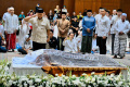 Presiden-Prabowo-Melayat-Eddie-Nalapraya_20250513_210641.jpg