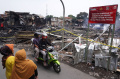 Puluhan-Kios-dan-Rumah-Warga-di-Pasirkoja-Terbakar_20250412_123549.jpg