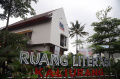 Pusat-Bacaan-di-Perpustakaan-Navis-Ruang-Literasi-Kaliurang_20251116_200721.jpg