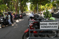 Rompi-Parkir-Beda-Lokasi-Beda-Warna-di-Kota-Pahlawan-Surabaya_20241030_181718.jpg