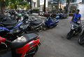 Rompi-Parkir-Beda-Lokasi-Beda-Warna-di-Kota-Pahlawan-Surabaya_20241030_181725.jpg