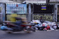 Sampah Menumpuk di Jalan Cibaduyut Raya Kota Bandung