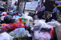 Sampah Menumpuk di Jalan Cibaduyut Raya Kota Bandung