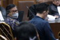 Sidang Dakwaan Tiga Hakim PN Surabaya