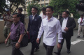 Tim-Kuasa-Hukum-Jokowi-Berikan-Ijazah-Asli-ke-Bareskrim_20250509_144511.jpg
