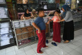 Toko Seragam Sekolah Siap Sambut Pembeli