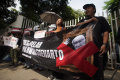 Tolak-Gelar-Pahlawan-Nasional-untuk-Soeharto_20250515_124742.jpg