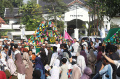Tradisi-Mengarak-Perahu-Peringati-Maulid-Nabi-Muhammad-SAW_20240916_194231.jpg