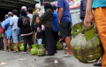 Warga-Antre-Beli-Gas-3-Kg_20250203_142201.jpg