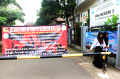 Warga-Tutup-Akses-Jalan-ke-SMA-3-Tangsel_20250714_200431.jpg