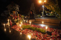 Ziarah Makam Malam Natal Warga Keturunan Portugis