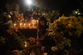 Ziarah Makam Malam Natal Warga Keturunan Portugis