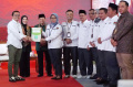 acep-adang-ruhiat-gitalis-dwi-natarina-resmi-mendaftar-pilgub_20240830_151010.jpg