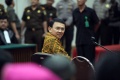 Ahok Bacakan Pledoi di Persidangan