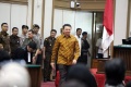 Ahok Bacakan Pledoi di Persidangan