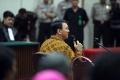 Ahok Bacakan Pledoi di Persidangan