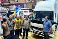 airlangga-hartarto-kunjungi-booth-truk-listrik-fuso-di-giias-202_20240724_233459.jpg