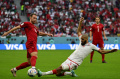 Aissa Laidouni (Tunisia) Hadang Christian Eriksen (Denmark)