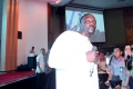 Akon Gelar Mini Konser