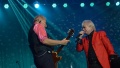 Aksi Atraktif Air Supply di Surabaya