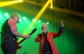 Aksi Atraktif Air Supply di Surabaya