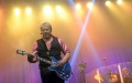 Aksi Atraktif Air Supply di Surabaya