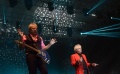 Aksi Atraktif Air Supply di Surabaya