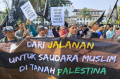 aksi-damai-bela-palestina-di-depan-gedung-sate_20231013_215028.jpg