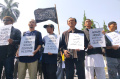 aksi-damai-bela-palestina-di-depan-gedung-sate_20231013_215032.jpg