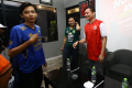 aksi-damai-suporter-klub-sepak-bola-indonesia_20221010_040219.jpg