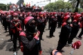 Aksi Demonstrasi Buruh di Depan Gedung DPR